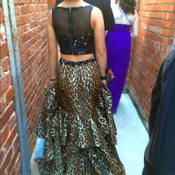 Prom dress size 2. Two piece. - Picture 2 of 3